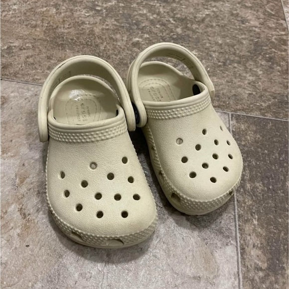 Crocs | Toddler C5 Clogs | Unisex - Picture 2 of 4